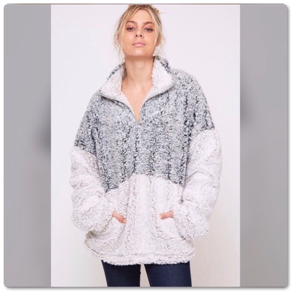 Two Tone Relaxed Fit Sherpa Pullover Top - Picture 3 of 8